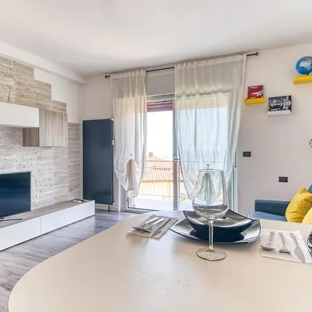 Uptown Cosy Flat With Sea View Apartman *