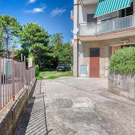 Uptown Cosy Flat With Sea View Apartament *